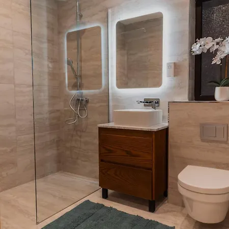 3-bedroom Oasis In בית אירוח
