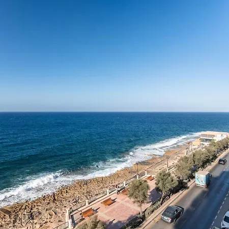3-bedroom Oasis In בית אירוח