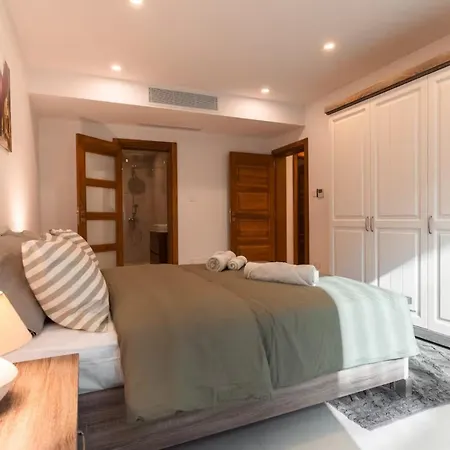 Δωμάτια σε οικογενειακή κατοικία 3-bedroom Oasis In