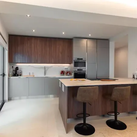 Δωμάτια σε οικογενειακή κατοικία 3-bedroom Oasis In