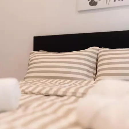 Δωμάτια σε οικογενειακή κατοικία 3-bedroom Oasis In *