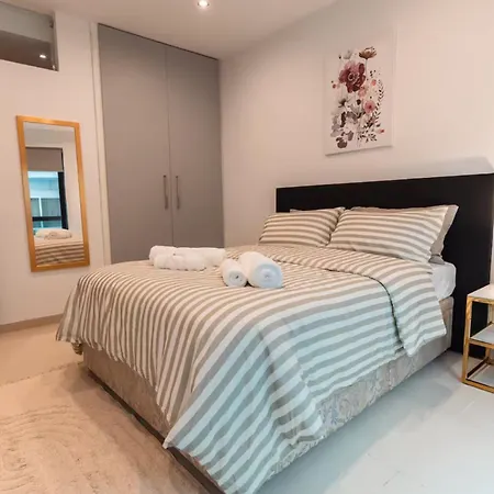 Δωμάτια σε οικογενειακή κατοικία 3-bedroom Oasis In *